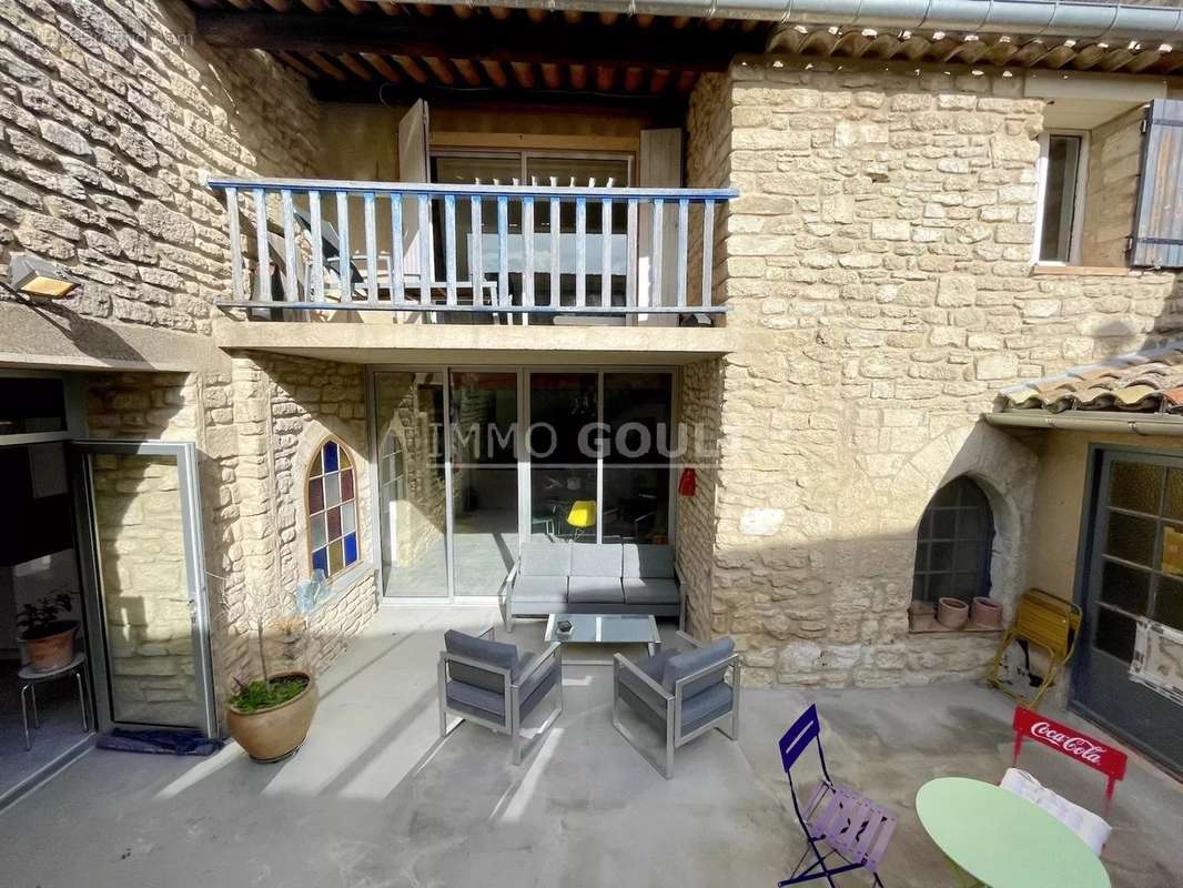 Appartement à BONNIEUX