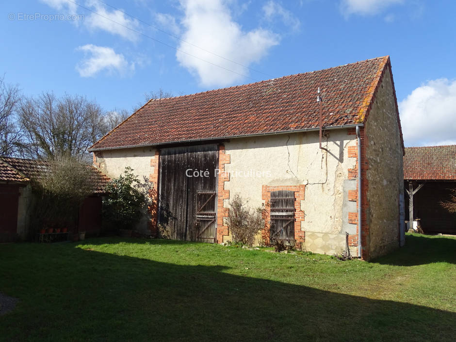 Maison à SAINT-HILAIRE-EN-LIGNIERES