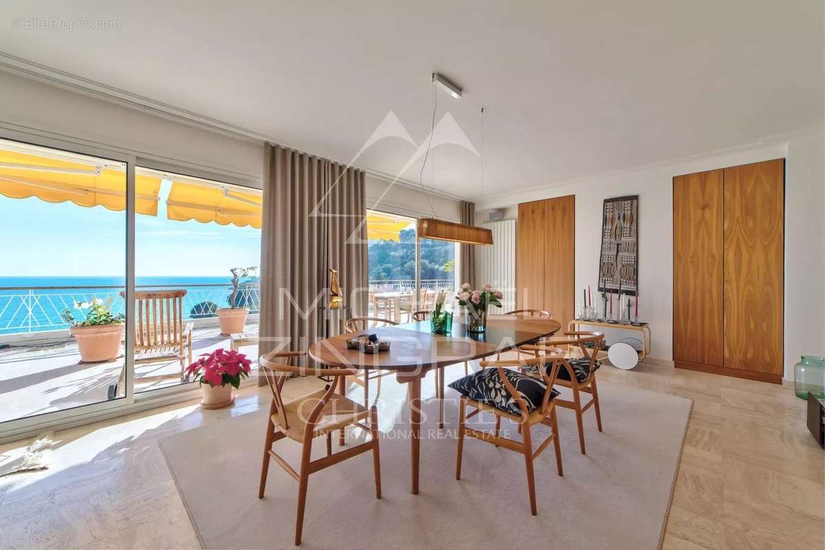 Appartement à ROQUEBRUNE-CAP-MARTIN