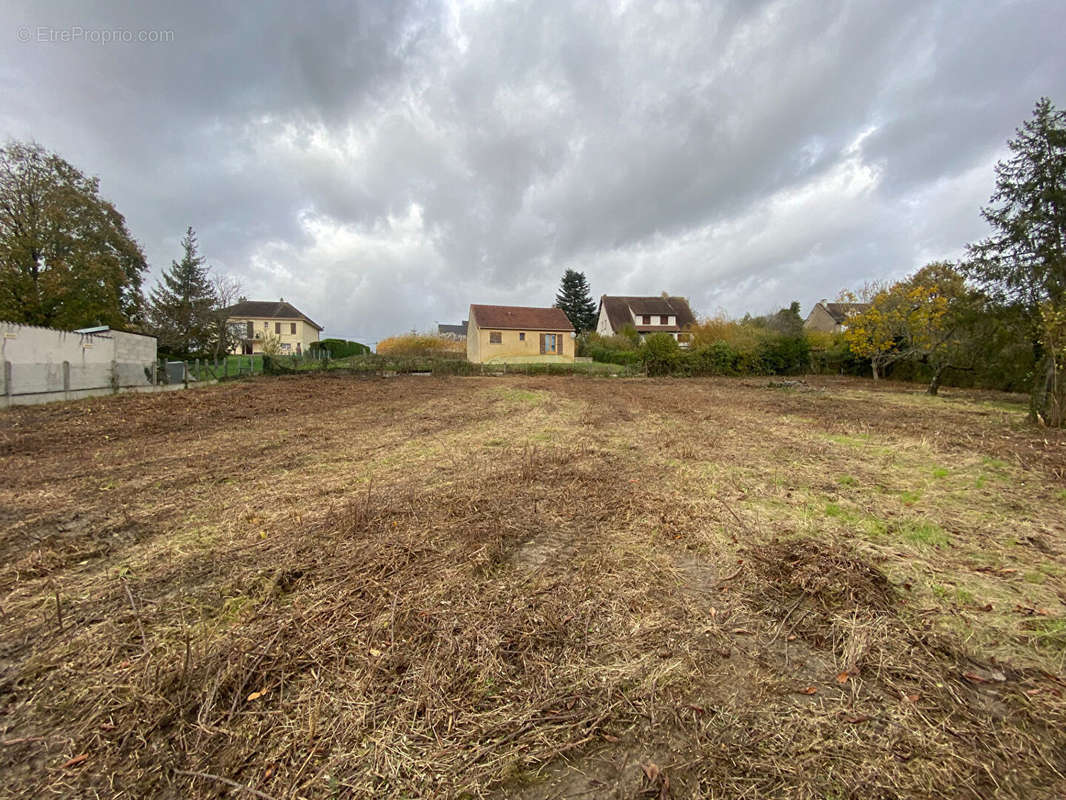 Terrain à SAINT-FLORENTIN