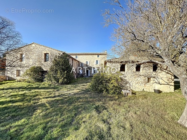 Maison à GORDES