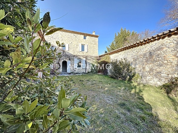 Maison à GORDES