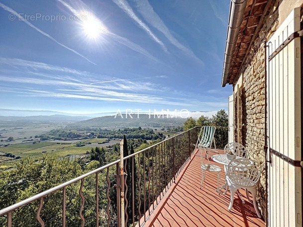 Maison à GORDES