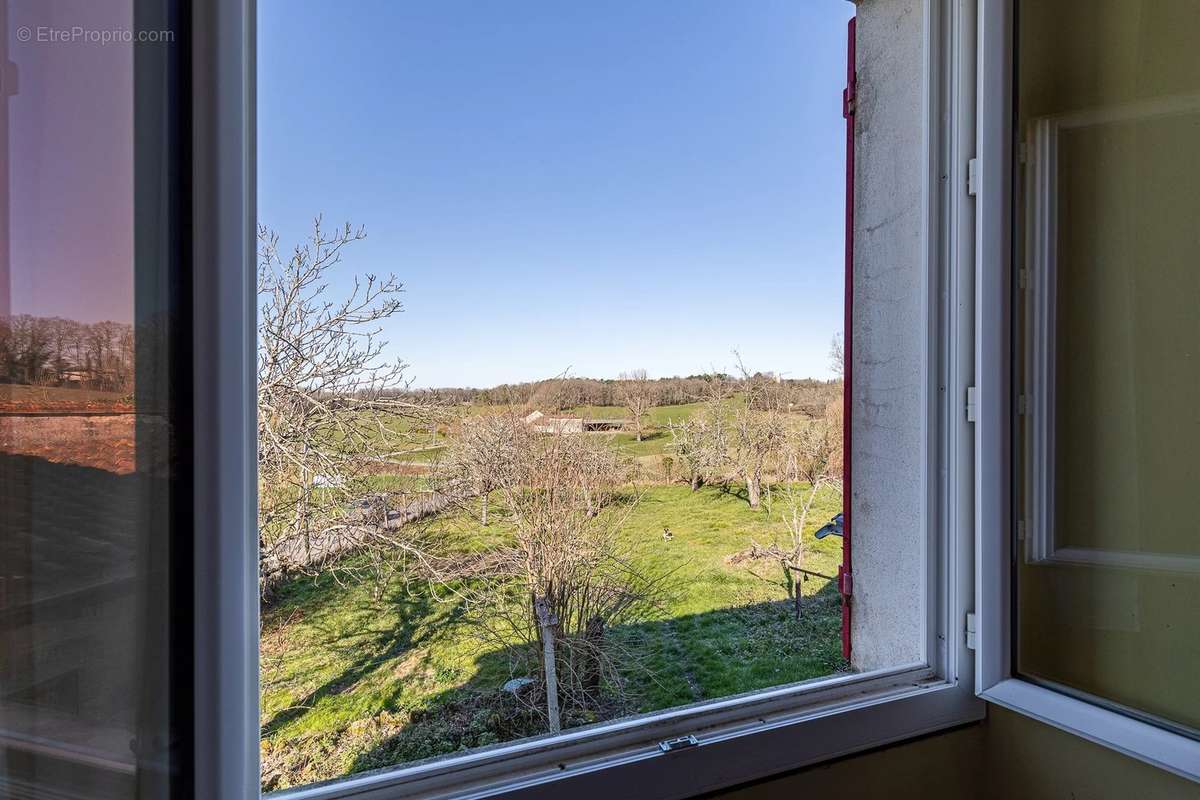 Maison à LEGUILLAC-DE-CERCLES