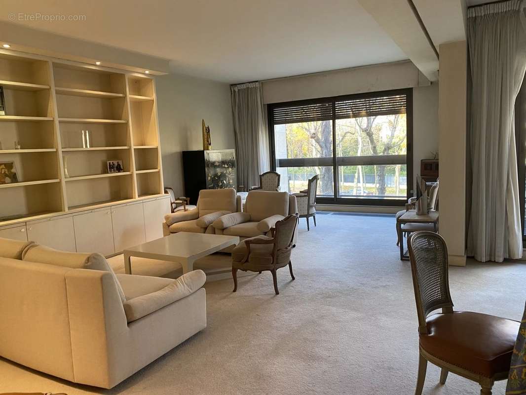 Appartement à NEUILLY-SUR-SEINE