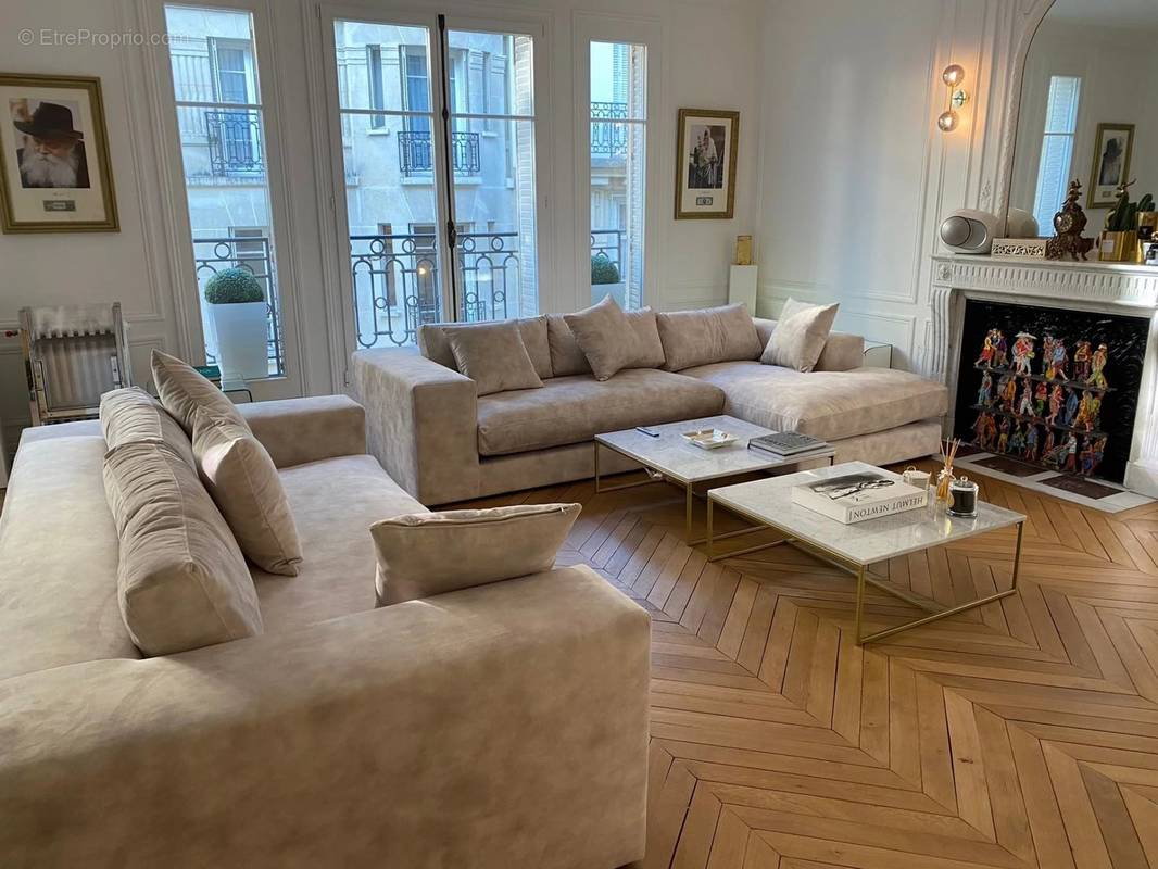 Appartement à PARIS-16E