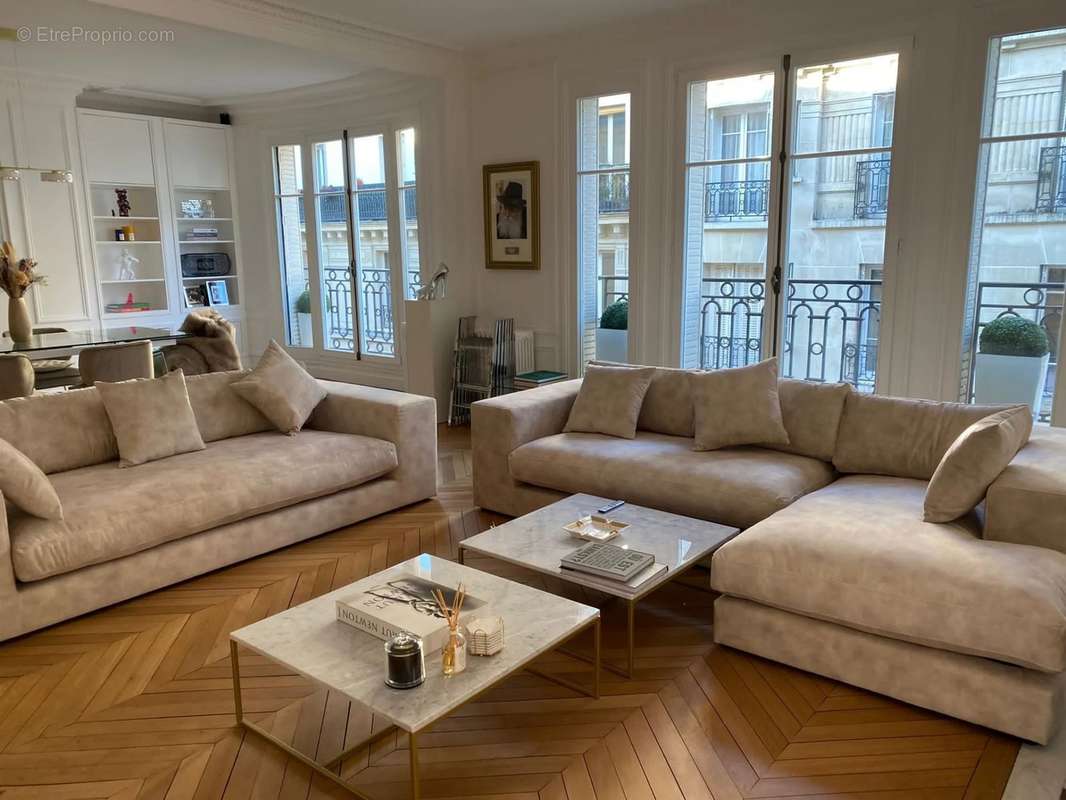 Appartement à PARIS-16E