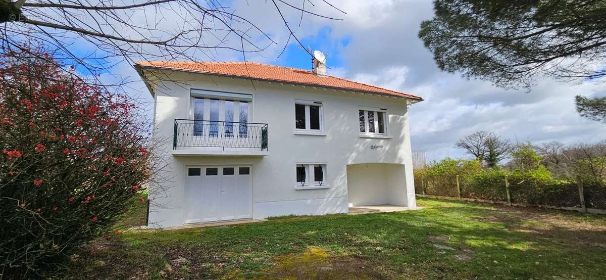 Maison à BUSSIERE-POITEVINE