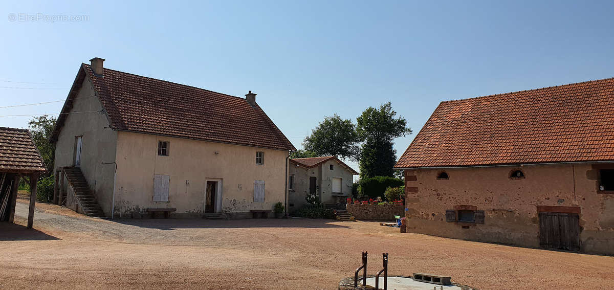 Maison à LE DONJON