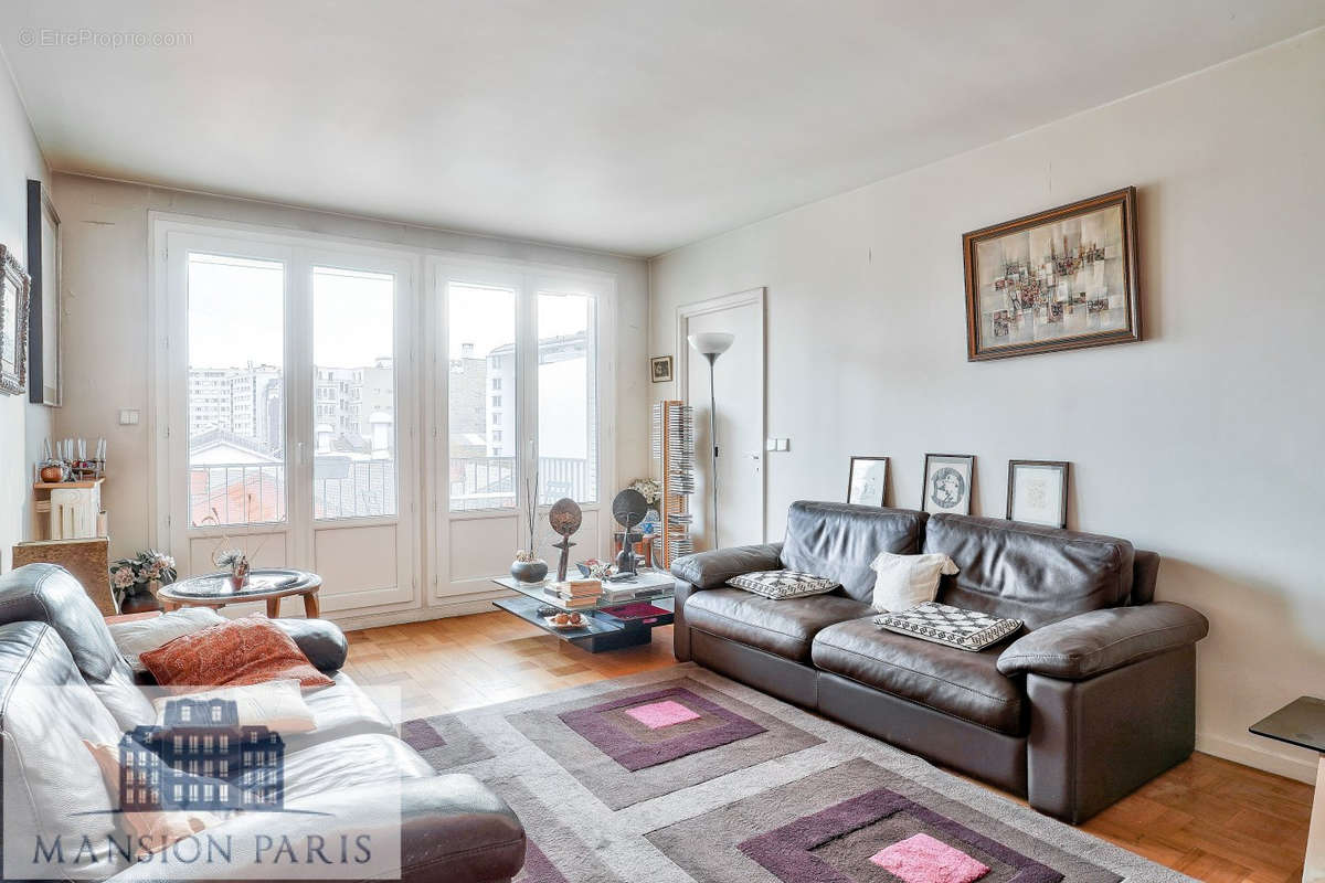 Appartement à PARIS-16E