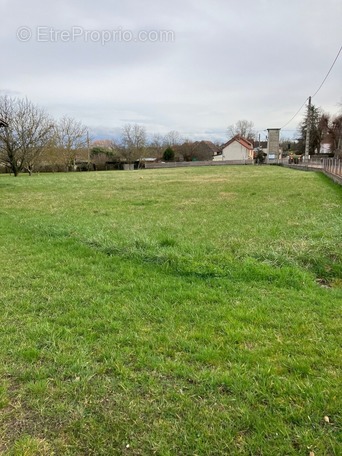 Terrain à BIOZAT