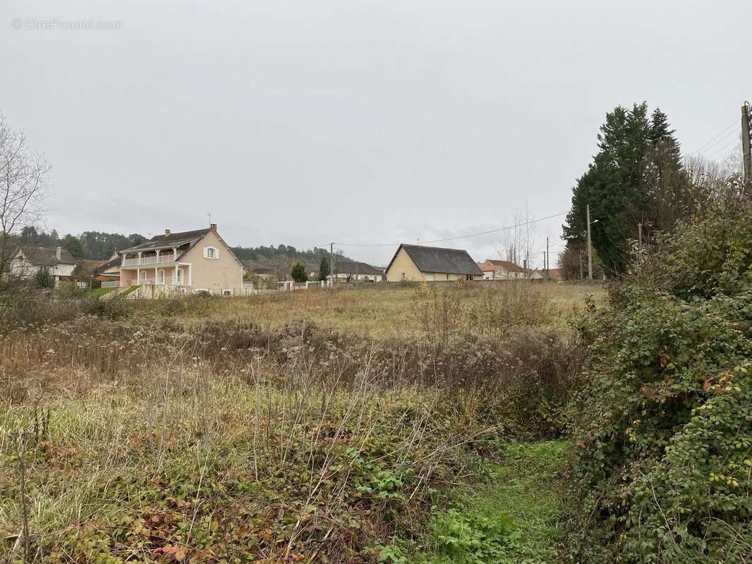 Terrain à FLEURY-LA-VALLEE