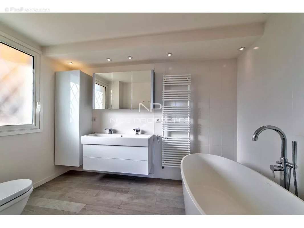 Appartement à ROQUEBRUNE-CAP-MARTIN