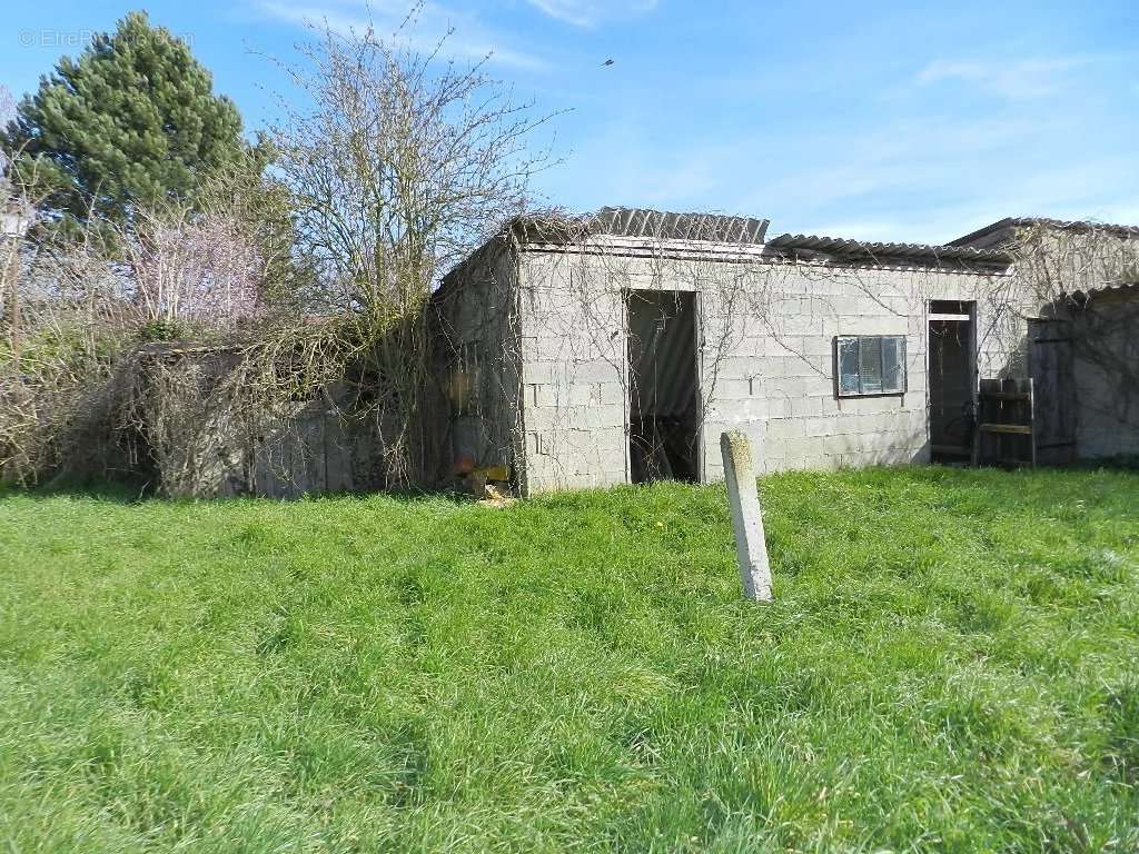 Terrain à SAINT-PIERRE-SUR-DIVES