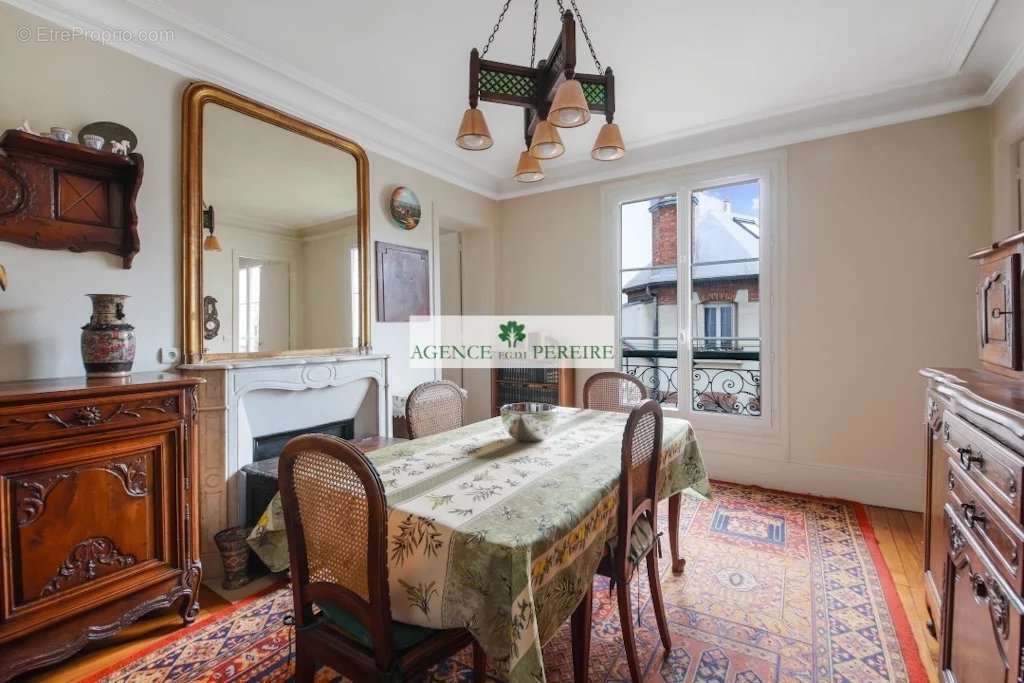 Appartement à PARIS-17E