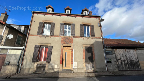 Appartement à YZEURE