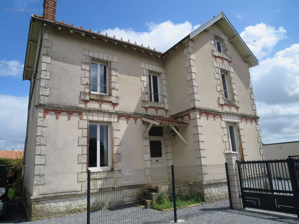 Maison à LA VILLEDIEU-DU-CLAIN