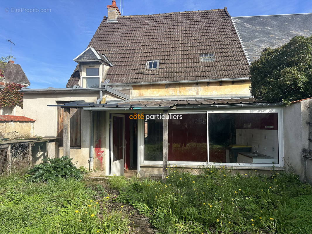 Maison à SAINT-AMAND-MONTROND