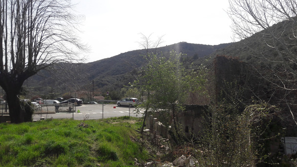 Terrain à SAINT-GEORGES-LES-BAINS