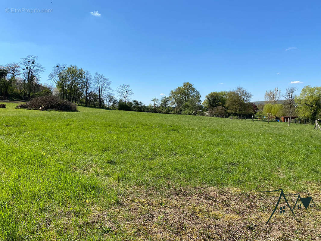 Terrain à SAINT-AMAND-MONTROND