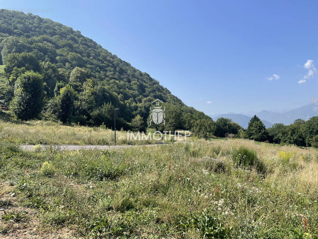 Terrain à JARRIE