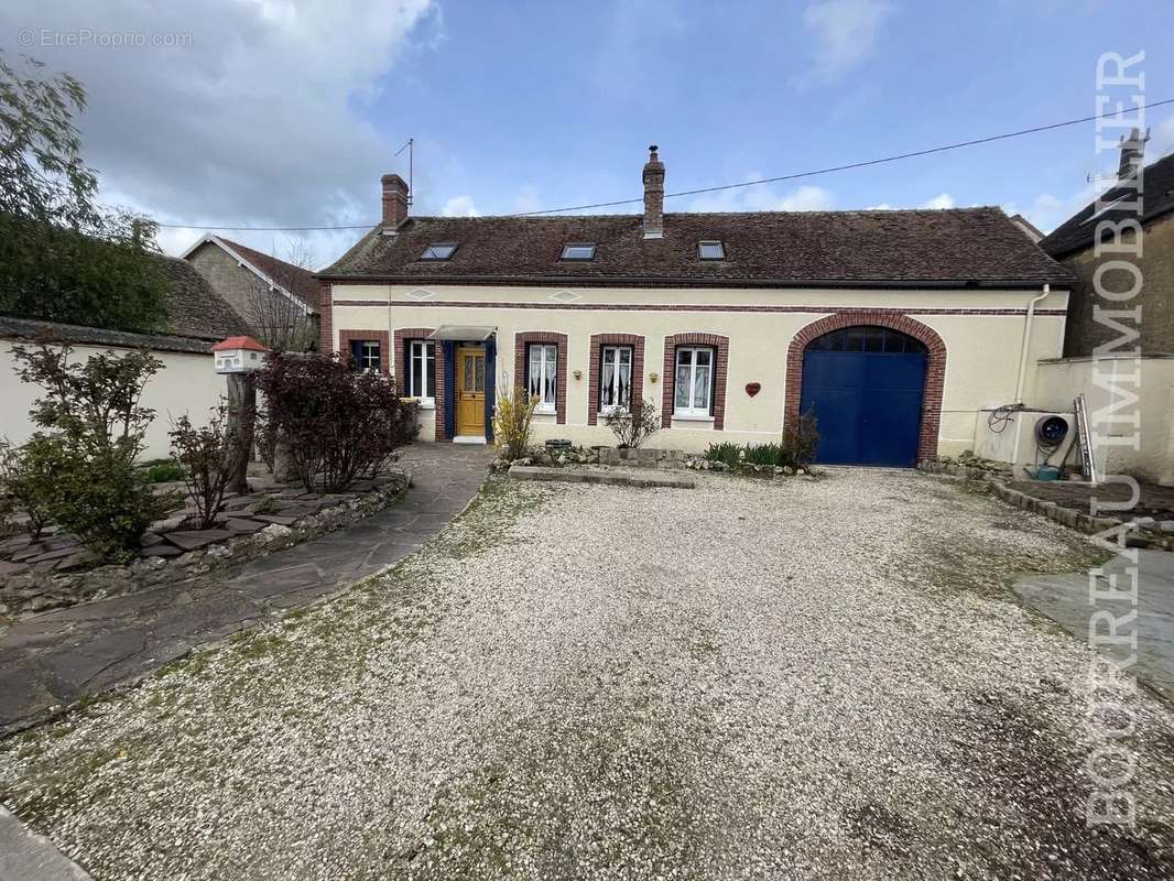 Maison à VILLENEUVE-SUR-YONNE