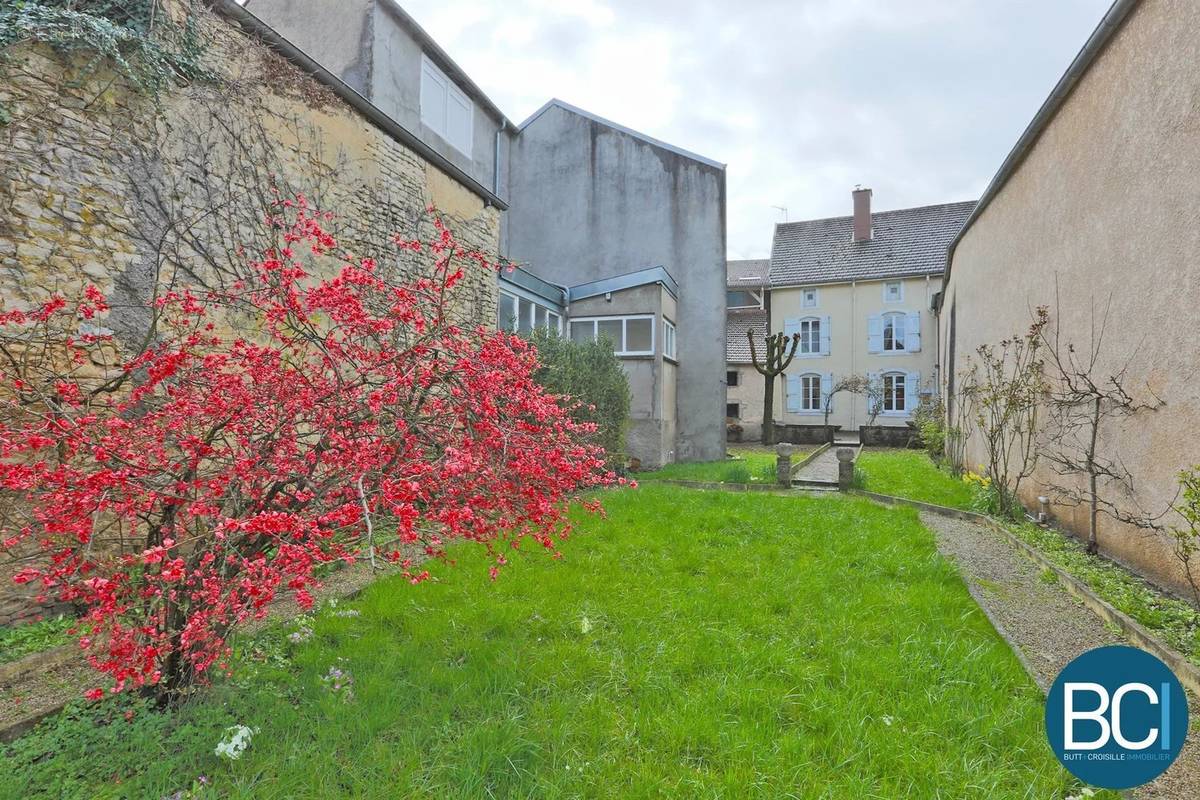 Maison à NEUFCHATEAU