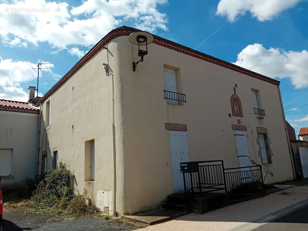 Maison à SAINT-MARTIN-DES-NOYERS