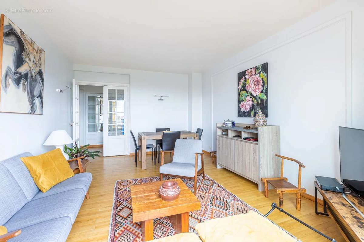 Appartement à PARIS-17E