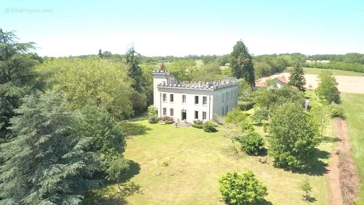 Maison à CONFOLENS