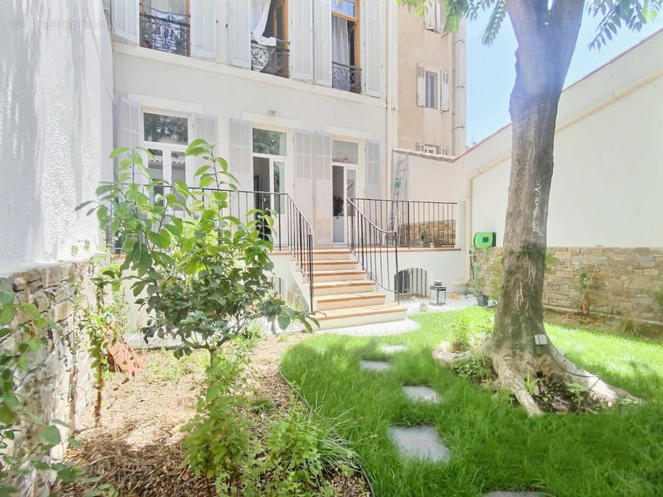 Appartement à MARSEILLE-1E