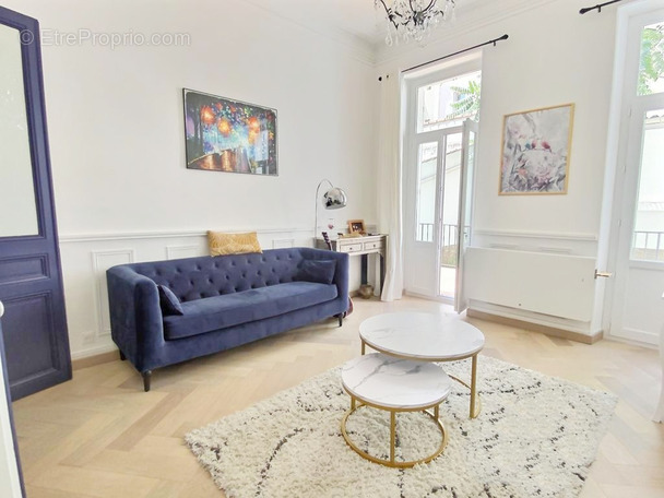 Appartement à MARSEILLE-1E