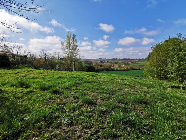 Terrain à L&#039;ISLE-JOURDAIN