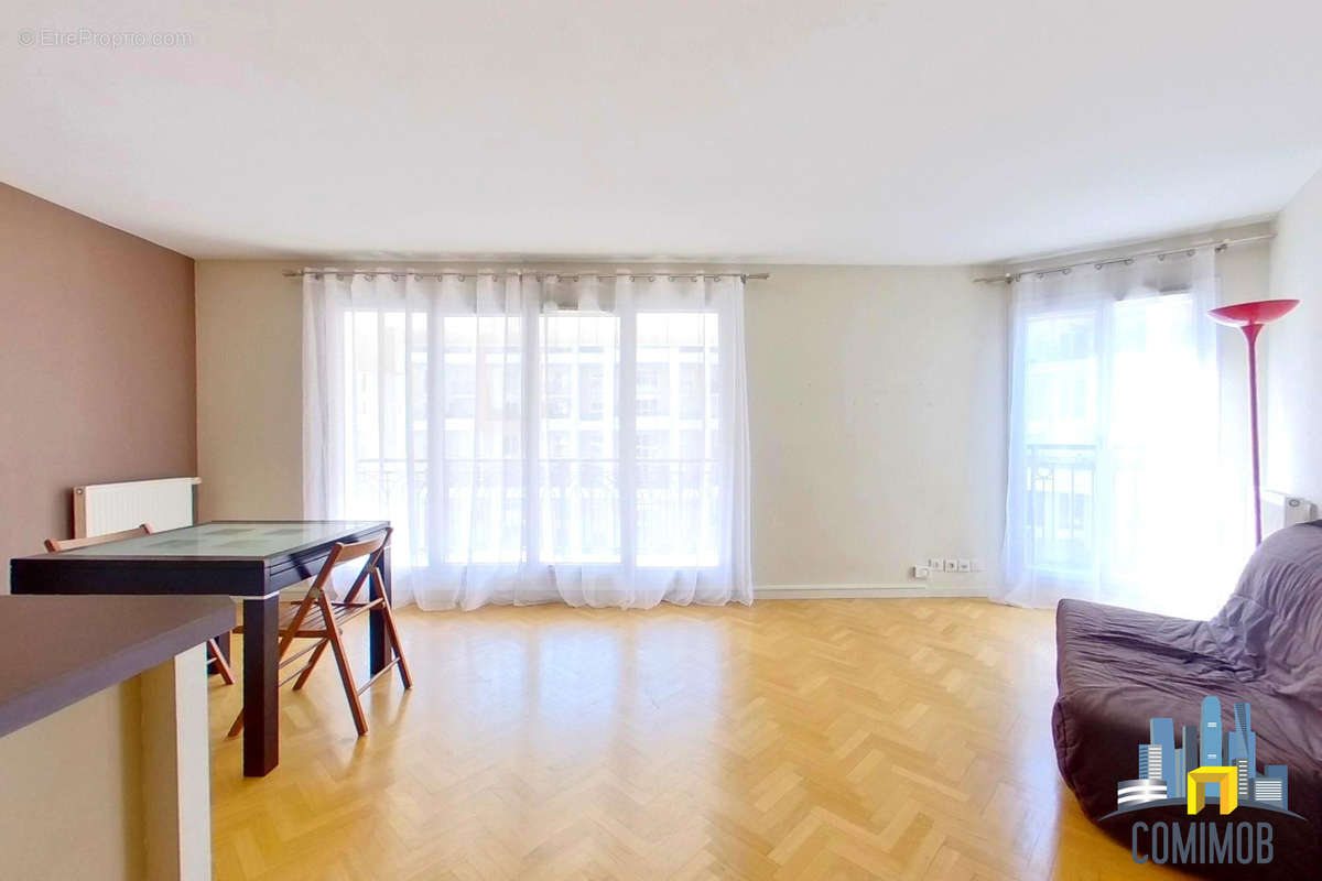 Appartement à COURBEVOIE