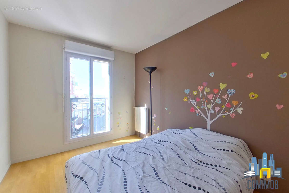 Appartement à COURBEVOIE