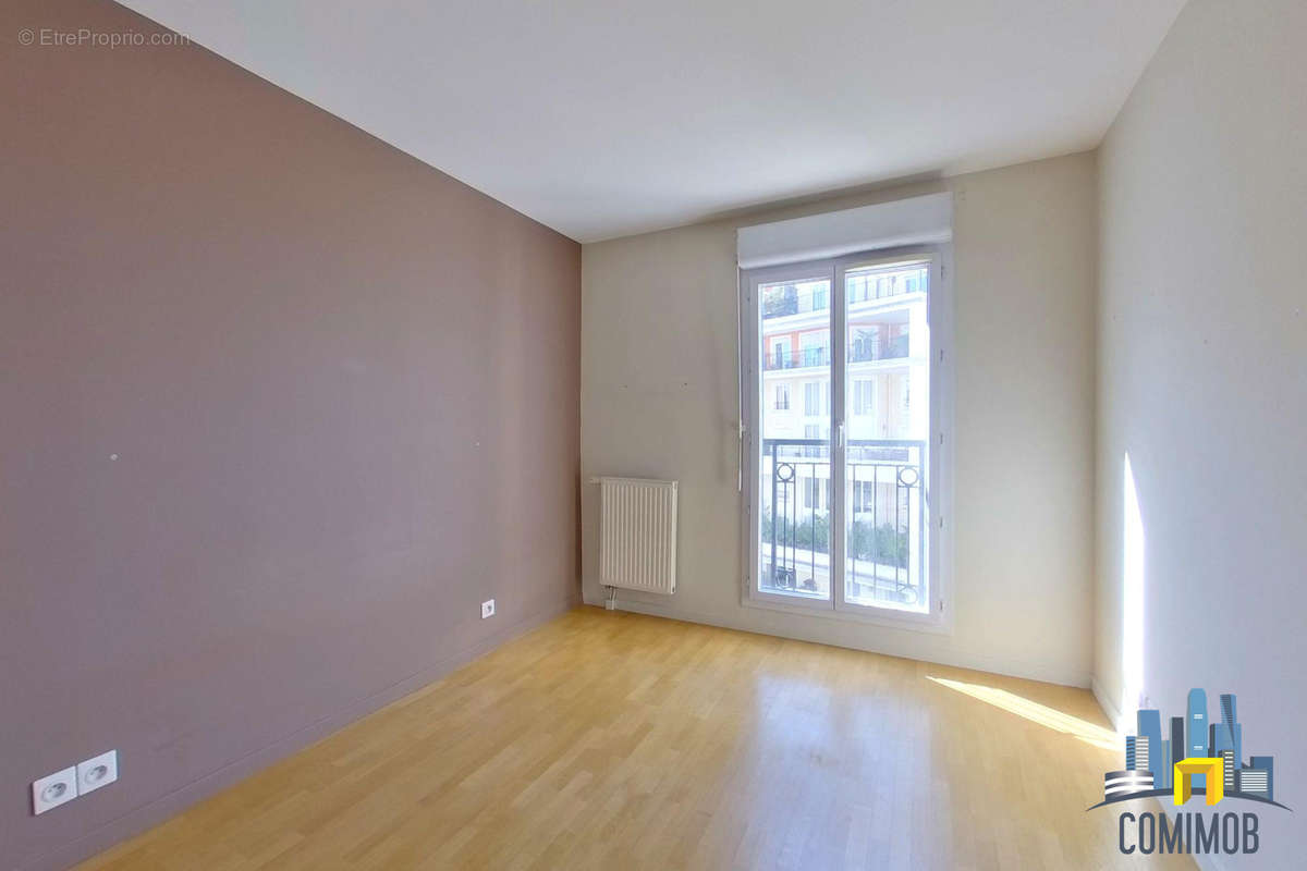 Appartement à COURBEVOIE