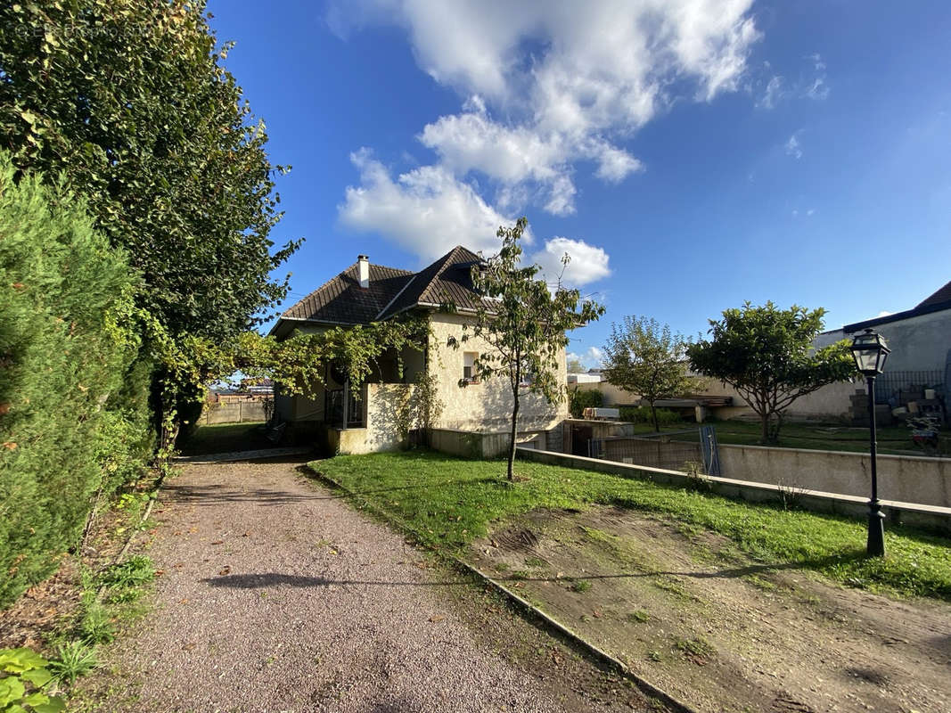 Maison à SAINT-ETIENNE-DU-ROUVRAY