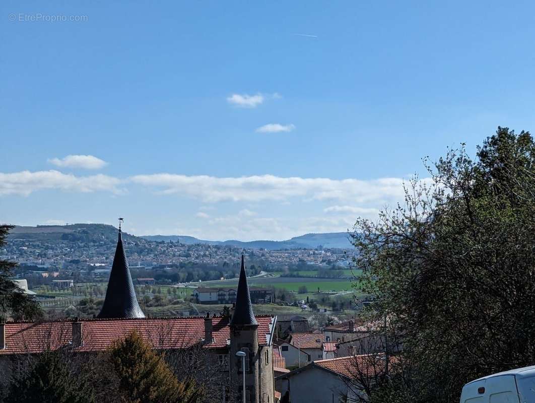 Terrain à PERIGNAT-LES-SARLIEVE