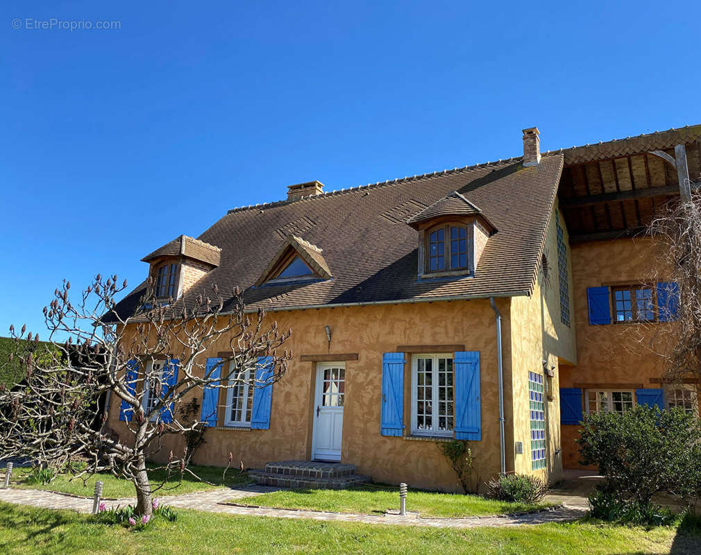 Maison à HOUDAN