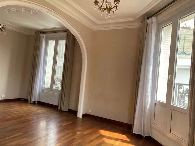 Appartement à PARIS-14E