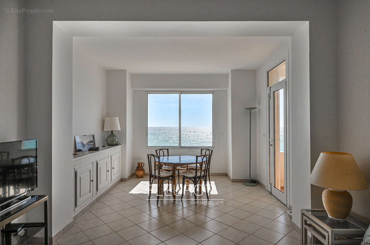 Appartement à SAINT-CYR-SUR-MER