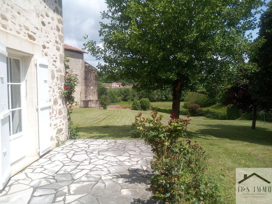 Maison à CHASSENEUIL-SUR-BONNIEURE