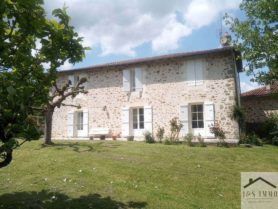 Maison à CHASSENEUIL-SUR-BONNIEURE