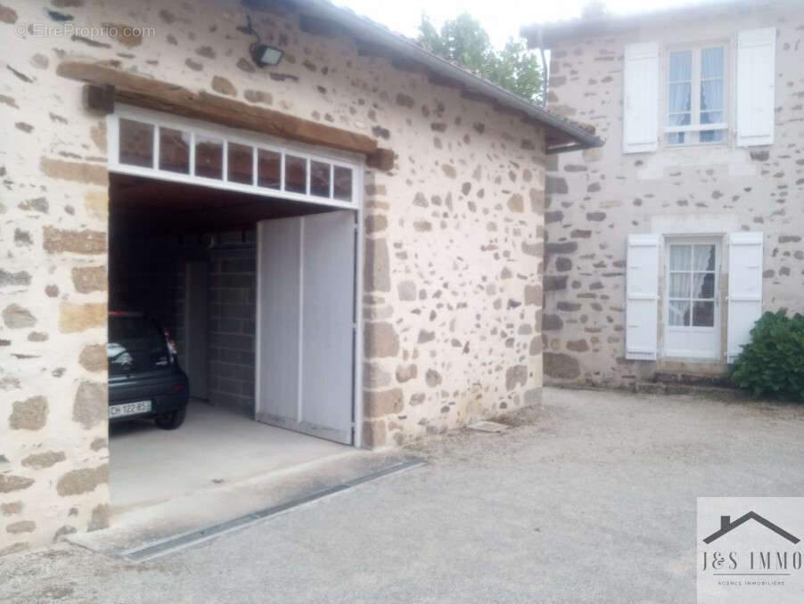 Maison à CHASSENEUIL-SUR-BONNIEURE