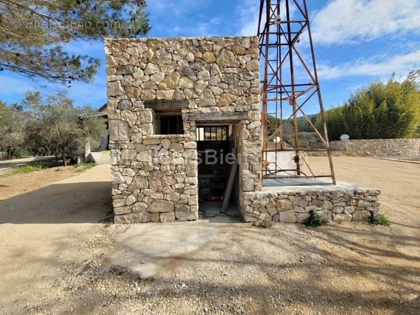 Maison à VENTABREN