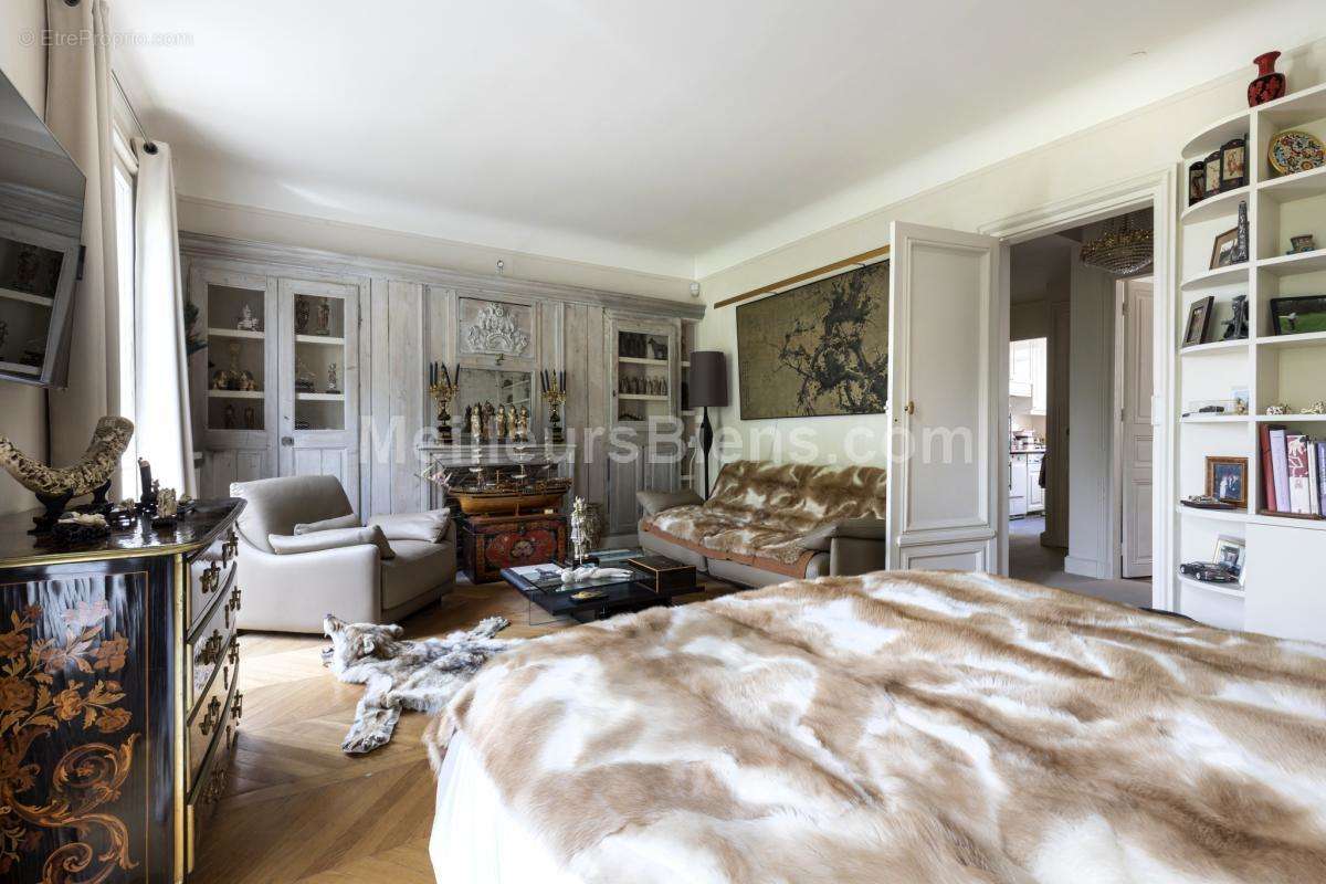 Appartement à PARIS-7E