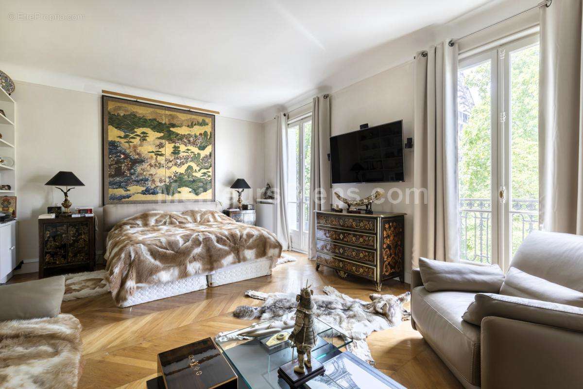 Appartement à PARIS-7E