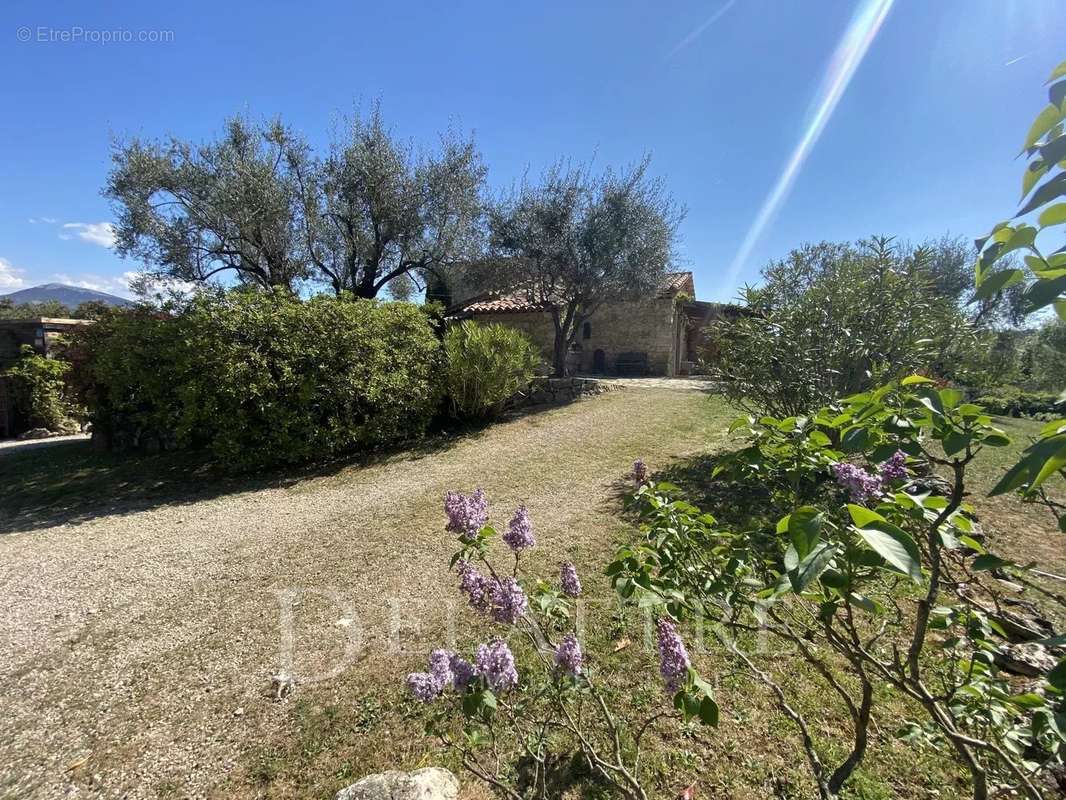 Maison à CHATEAUNEUF-GRASSE