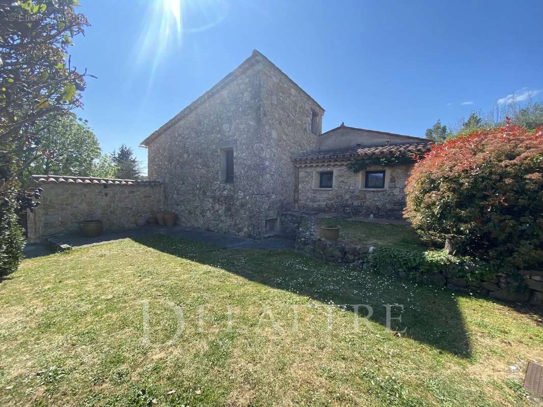 Maison à CHATEAUNEUF-GRASSE