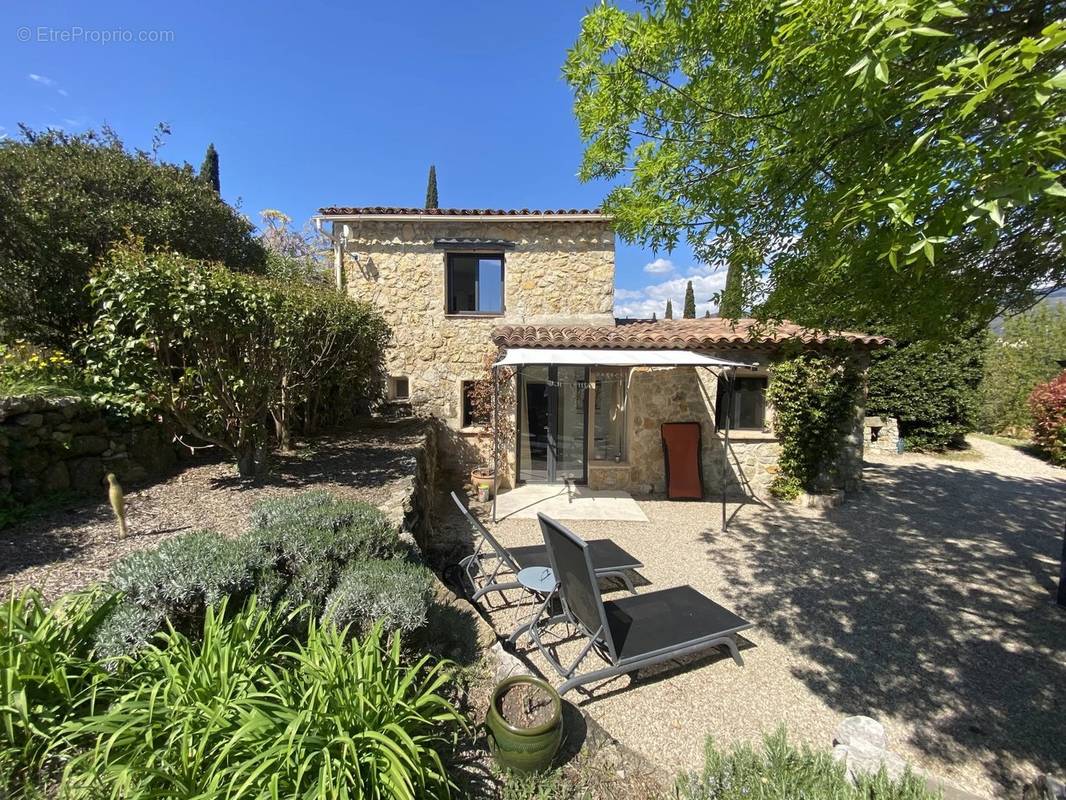 Maison à CHATEAUNEUF-GRASSE